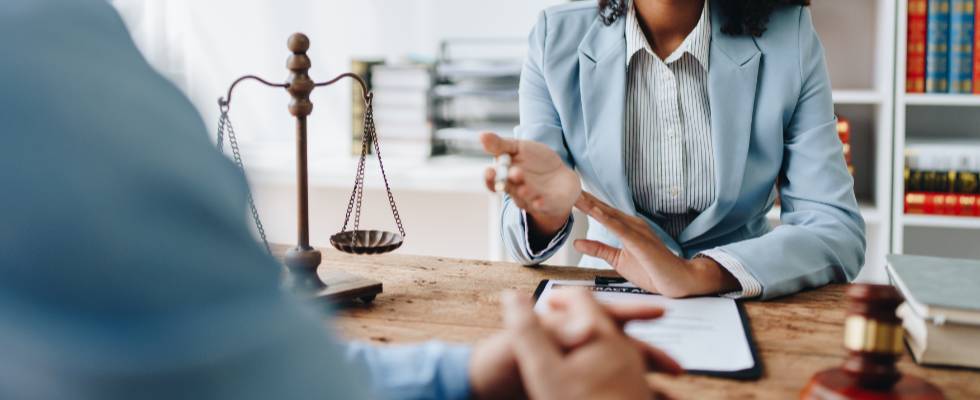 El costo oculto de no tener acompañamiento jurídico permanente.